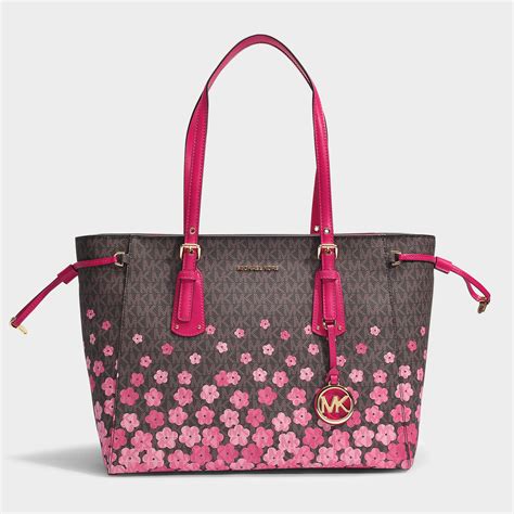 michael michael kors shopper voyager|Michael Kors zip top tote.